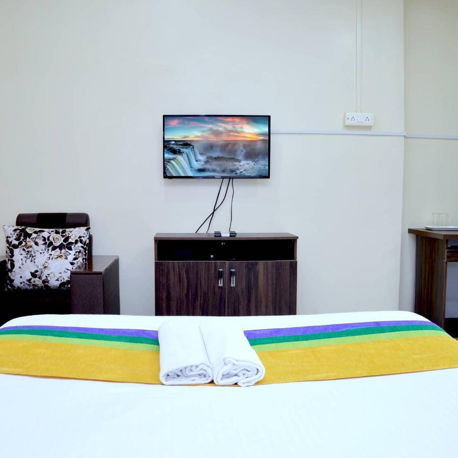 Hotel Bestow Inn Koregaon Park Pune -Near Osho Ashram Экстерьер фото